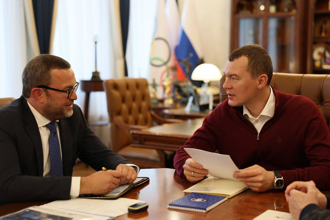 ПУЛЕМЁТ ДЕГТЯРЁВА   Буквально час назад в Москве в парке на Ходынском поле стартовал международный фестиваль экстремальных видов спорта Grand Skate Tour, который объединил участников из 60 стран и традиционно включил в себя олимпийский скейтбординг, а также роллер-спорт, самокатный спорт и лонгборд-дэнсинг!  Перед началом фестиваля в Олимпийском комитете России провел встречу с президентом Федерации скейтбординга России Ильей Вдовиным. Участие во встрече принял и Виталий Георгиевич Смирнов, почетный президент ОКР.   В повестке – создание в России единой структуры по образу Международной федерации World Skate, чтобы в ее рамках развивать все дисциплины: и олимпийский скейтбординг  «улица» и «парк» , и неолимпийские роллер-спорт, самокатный спорт, лонгбординг.  С точки зрения массового и любительского... подробнее на канале: ПУЛЕМЁТ ДЕГТЯРЁВА   @