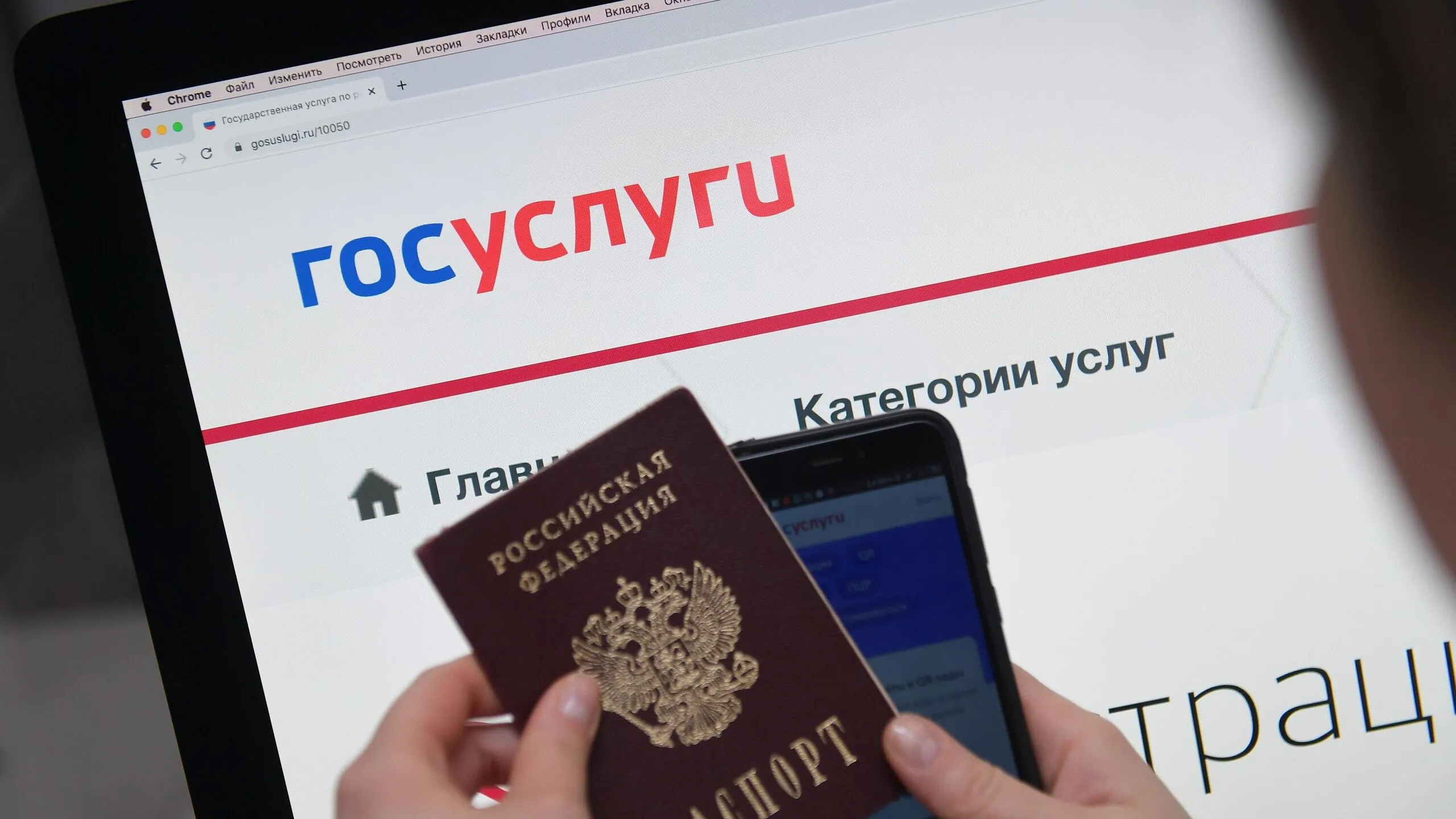 Опекуны и попечители смогут зарегистрировать на Госуслугах детей или недееспособных взрослых что позволит им получать услуги в пользу своих подопечных не только при личном обращении в ведомство но и онлайн сообщило Минцифры России Соответствующее постановление правительства РФ опубликовано на официальном интернет портале правовых актов Опекуны и попечители смогут зарегистрировать на Госуслугах детей или недееспособных взрослых Это позволит им получать услуги в пользу своих подопечных не только при личном обращении в ведомство но и онлайн Постановление об этом подписано говорится в сообщении ведомства в Max Как пояснили в Минцифры процесс будет аналогичным тому который сейчас используется для создания детских учетных записей родителями Зарегистрировать подопечного можно будет как самостоятельно онлайн так и в МФЦ В министерстве подчеркнули что опекун сможет оформить в личном кабинете ребенка или недееспособного взрослого только положенные по закону услуги