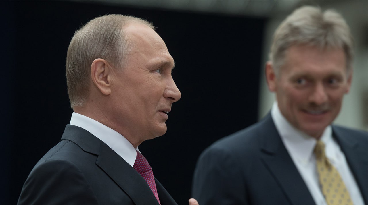 Пресс секретарь президента РФ Дмитрий Песков назвал Владимира Путина абсолютно непревзойденным авторитетом в плане соблюдения правил приличия на высшем политическом уровне Он не всегда по доброму но всегда уважительно говорит о всех без исключения своих коллегах заметил представитель Кремля об особенностях американской политической сатиры Говоря о ситуациях когда сатира выходит за рамки приличия Песков выделил скандал вокруг французского сатирического еженедельника Charlie Hebdo когда издание напечатало карикатуры на пророка Мухаммеда Этот случай он считает кризисом для СМИ Подписаться на Российскую газету в Читать нас в MAX