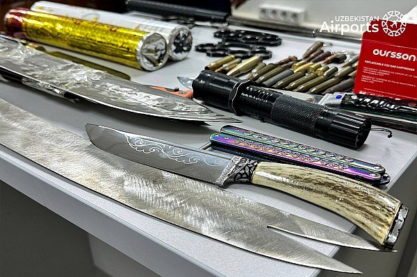 В аэропорту Ташкента с начала года изъято более 500 запрещенных предметов С 1 января по 30 августа 2025 года в аэропорту Ташкента было изъято 535 запрещённых предметов Об этом AVIA RU сообщили в пресс службе компании Uzbekistan Airports управляющей аэропортами Узбекистана Служба авиационной безопасности ежедневно обеспечивают надёжную защиту полетов Один из ключевых этапов работы тщательный досмотр багажа и ручной клади перед посадкой в самолет Это позволяет исключить любые потенциальные угрозы которые могут возникнуть во время полета рассказали в пресс службе Так с 1 января по 30 августа 2025 года в аэропорту Ташкента было изъято 535 запрещённых предметов Среди них холодное оружие боеприпасы и их имитации а также пиротехнические изделия хлопушки бенгальские огни перцовые и газовые баллончики дубинки и электрошокеры химические вещества и устройства двойного назначения игрушечные пистолеты патроны брелоки а также дроны aviaru net n287639