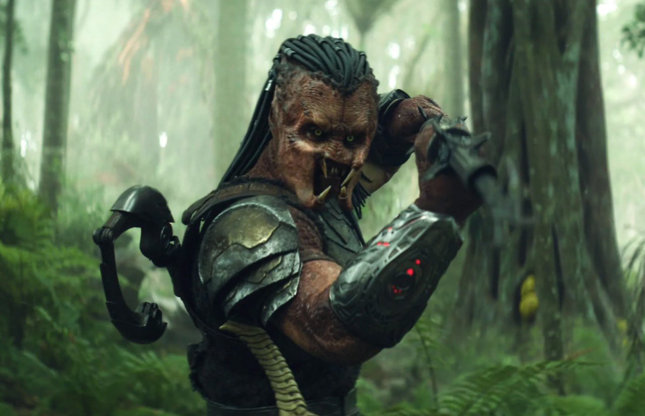 Стартовые сборы нового Хищника лучшие в серии они составили 80 млн долларов Из них 40 млн фильм собрал в Северной Америке хотя прогнозировали 25 30 млн и еще 40 млн за ее пределами Затраты на производство оцениваются в 105 млн долларов Ранее лидером серии по стартовым сборам был Хищник 2018 года который за первый уик энд собрал 73 5 млн долларов На фоне успеха Планеты смерти общие сборы фильмов Disney за 2025 год достигли 4 млрд долларов Такого результата студия добивается уже четвертый год подряд Другие новинки зарубежного проката дебютировали гораздо скромнее Хищника Так романтический триллер Умри моя любовь в американском прокате собрал в первые выходные 2 8 млн долларов при бюджете в 24 млн а спортивная драма Кристи с Сидни Суини в главной роли 1 3 млн Кинопоиск Новости