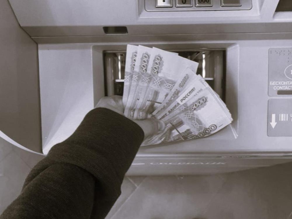 В Архангельске арестовали молодого человека, донатившего экстремистам Пресс-служба РУФСБ России по Архангельской области сообщает, что житель Архангельской области 2001 года рождения несколько раз отправлял деньги экстремистской организации. 24-летний помор знал, что данная структура запрещена в РФ, однако совершил несколько денежных переводов на её банковский счет для подготовки и совершения преступлений экстремистской направленности. Кроме того, следствием установлено, что подозреваемый разделял идеологию проукраинской террористической организации и намеревался покинуть территорию России. Теперь парня будут судить по статье «Предоставление средств, заведомо предназначенных для обеспечения деятельности экстремистской организации». Сейчас он уже заключен под стражу.
