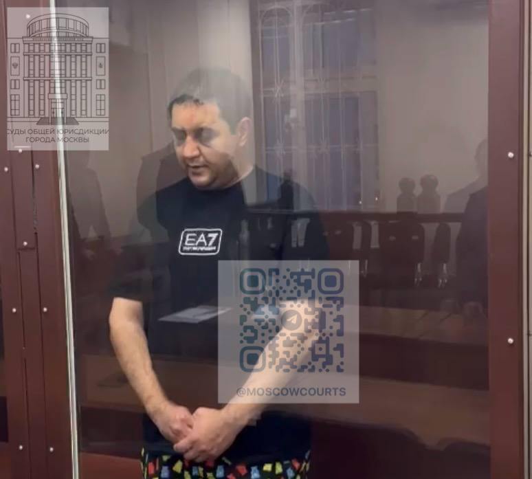 Простите и вы и все остальные Арег Щепихин выступил с последним словом В Пресненском суде Москвы завершились прения по делу блогера Арега Щепихина обвиненного в призывах к экстремизму возбуждении вражды по национальному признаку и нарушении права на свободу совести В своем выступлении защитница блогера заявила что вина ее подзащитного полностью доказана при этом он давал ясные и правдивые показания и активно сотрудничал со следствием Адвокат подчеркнула что Щепихин признал вину раскаялся и попросил переквалифицировать его действия на часть 1 статьи о возбуждении ненависти Я каюсь Я надеюсь мои действия не приведут ни к каким последствиям Простите меня Я так больше не буду ни о ком отзываться Я действительно хочу понести наказание иначе чем сидеть в тюрьме Простите и вы и все остальные цитирует Щепихина наш корреспондент После этого суд удалился в совещательную комнату Приговор Щепихину вынесут сегодня в 17 30 по Москве Ранее гособвинение запросило для него 6 лет в колонии общего режима и 4 летний запрет на администрирование интернет ресурсов 3 июня 2025 года блогера и предпринимателя Арега Щепихина похитили с Ярославского вокзала в Москве На следующий день мужчина вышел на связь и заявил что его сильно не пытали а больше допрашивали Уже 6 июня Щепихина отправили в СИЗО на 2 месяца Его похитителей отпустили под подписку о невыезде Фото архив пресс службы судов общей юрисдикции Москвы Подпишитесь на SOTAvision новости из России без цензуры и пропаганды