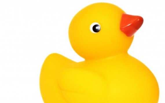 Минпромторг производители отечественных детских товаров значительно увеличили совокупные объемы выпуска продукции globalmsk ru news id 77931 Отечественная сфера производства детских товаров набирает значительные обороты роста О достигнутых результатах в объемах совокупного выпуска продукции рассказали представители Минпромторга Учебные товары для образовательных учреждений в том числе игрушки в прошлом году производило около трехсот компаний Совокупный объем выпуска составил порядка трех миллиардов рублей Правительство поддерживает отечественные предприятия они включаются в реестр российской промышленности являющийся частью Государственной информационной системы Фирмы получают возможность участвовать в различных видах закупок включаться в национальные проекты и программы по импортозамещению получая приоритетные условия Отечественным производителям игрушек и канцтоваров предоставляются государственные субсидии льготное кредитование налоговые послабления С начала прошлого года нач