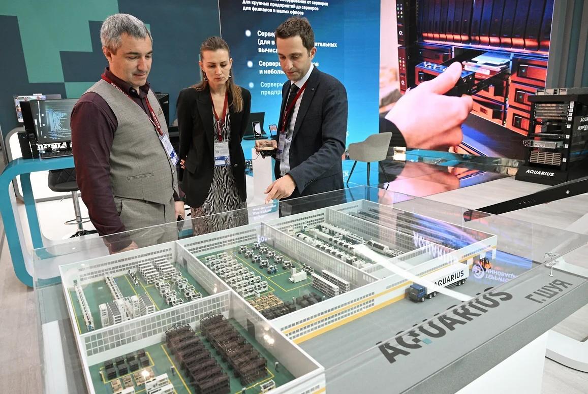 Один из крупнейших российских производителей компьютерной техники, ГК «Аквариус» заложила 70% головного юрлица в структуру «Сбера»  Также у нее в залоге оказалась доля в 99,99% ООО «Аквариус технологии»  Ранее ГК уже продала 12% другой структуры банку  В компании заявляют, что залог долей отдельных компаний группы — «стандартный инструмент обеспечения при корпоративном кредитовании», но ранее сообщалось, что компания готовится закрыть сделку по своей продаже  Доли в двух юридических лицах одного из крупнейших производителей IT-техники «Аквариус» — 70% «Ай кью холдинга»  ранее «Смарт Холдинг»  и 99,99% ООО «Аквариус технологии» — с 16 июня находятся в залоге у ООО «Сбербанк Инвестиции», следует из данных «Спарк-Интерфакс»    Подписаться