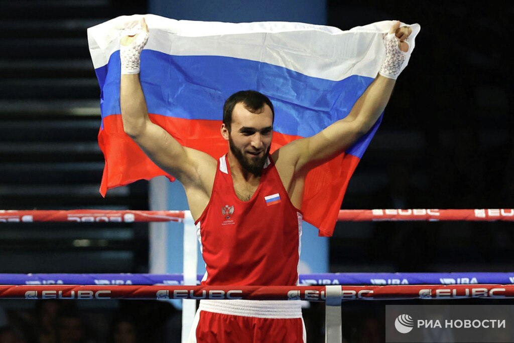 Муслим Гаджимагомедов стал капитаном сборной России по боксу на ЧМ в Дубае Состав сборной на турнир который пройдет в ОАЭ с 2 по 13 декабря Эдмонд Худоян до 48 кг Баир Батлаев до 51 кг Вячеслав Рогозин до 54 кг Андрей Пегливанян до 57 кг Всеволод Шумков до 60 кг Илья Попов до 63 5 кг Евгений Кооль до 67 кг Сергей Колденков до 71 кг Исмаил Муцольгов до 75 кг Джамбулат Бижамов до 80 кг Шарабутдин Атаев до 86 кг Муслим Гаджимагомедов до 92 кг Давид Суров свыше 92 кг Подписывайтесь на РИА Новости Спорт в MAX