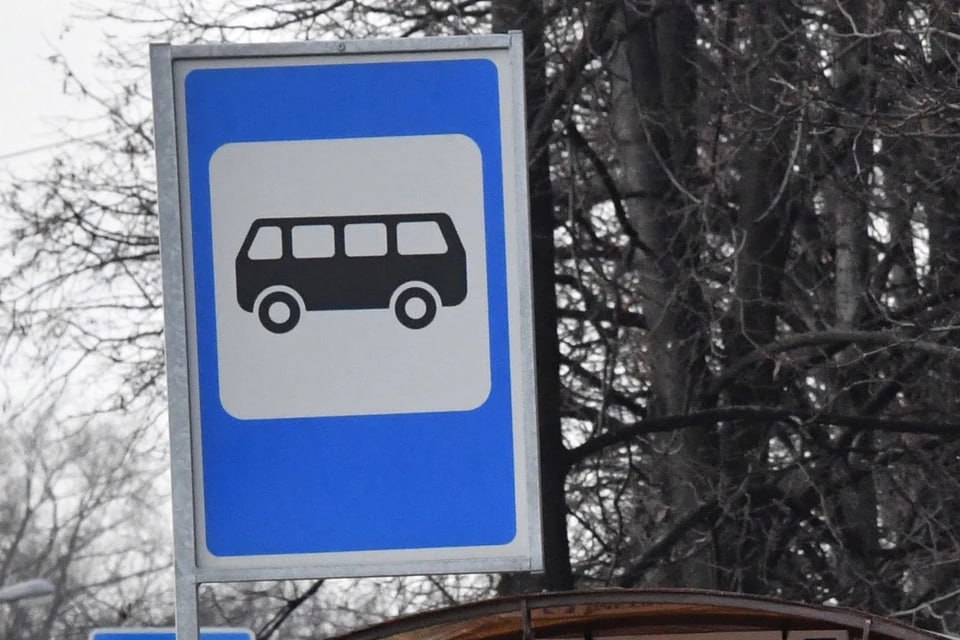 В Челябинске не будут отменять маршрутку 17 Профессора Благих Весення с 26 января Об этом сообщили в региональном министерстве дорожного хозяйства и транспорта Миндортранс принял решение о продолжении работы автобусного маршрута 17 в зимний период текущего года сообщили в министерстве Основание заявление перевозчика Ранее появились сообщения о том что маршрутки прекратят выходить на улицы со следующей недели В В ОГКУ Организатор перевозок советовали горожанам пересесть на схожий по маршруту автобус 17а   Подписаться на chelkp Мы в MAX