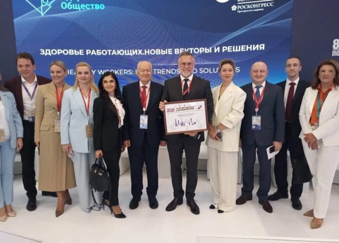 ПМЭФ-2025: Кирилл Бычков представил якутский опыт по охране общественного здоровья Председатель правительства Якутии Кирилл Бычков представил лучшие региональные практики по охране здоровья работающего населения на сессии «Здоровье работающих. Новые векторы и решения» в рамках Петербургского международного экономического форума 2025 года. Сессия собрала представителей федеральных и региональных властей, бизнеса и экспертного сообщества. Об этом пишет пресс-служба главы и правительства республики. Подробнее читайте по ссылке Фото: www.sakha.gov.ru