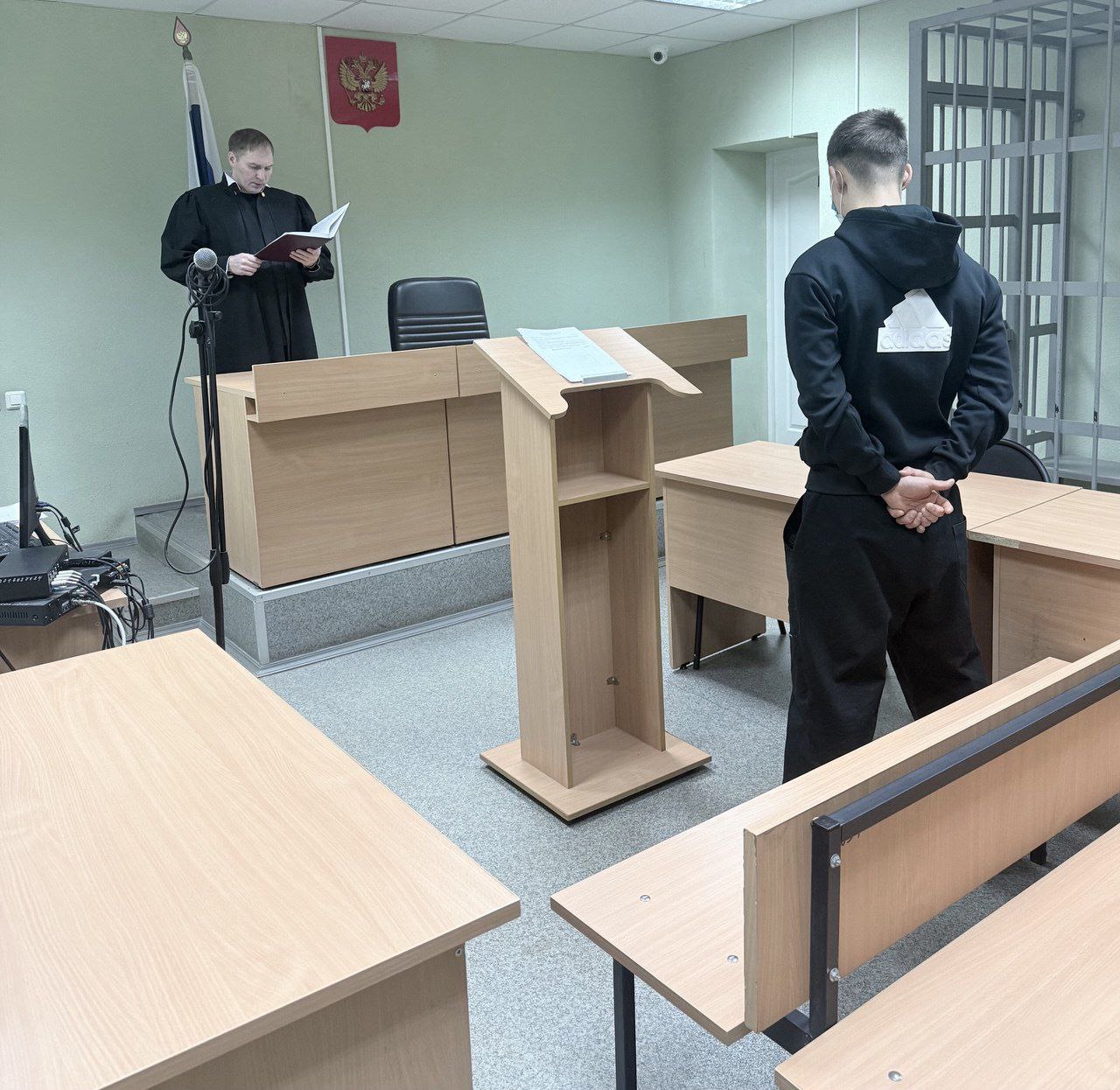 Штраф за отказ идти в армию В Можге суд признал виновным 24 летнего местного жителя в уклонении от призыва на военную службу В октябре 2025 года парень получил повестку на медкомиссию и призывную комиссию но проигнорировал ее не явившись в военкомат Учитывая признание вины и смягчающие обстоятельства можгинца оштрафовали на 40 тыс руб Фото Объединенная пресс служба судов Удмуртии Подписаться на нас Telegram MAX