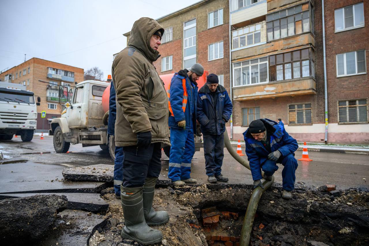 1  0  2   плановые работы на системе водоотведения провёл Щёлковский Водоканал за прошедшую неделю   Специалисты устранили 50 засоров и совершили 52 выезда для очистки насосов КНС и ловушек в колодцах от мусора Основная причина нарушений в работе канализации бытовой мусор который попадает в систему из за неправильной утилизации отходов Напоминаем в канализацию запрещено сбрасывать   пластиковые бутылки и упаковку ткани и салфетки жир и остатки пищи лекарственные препараты остатки строительных материалов наполнители для туалетов домашних животных предметы личной гигиены жкхщёлково
