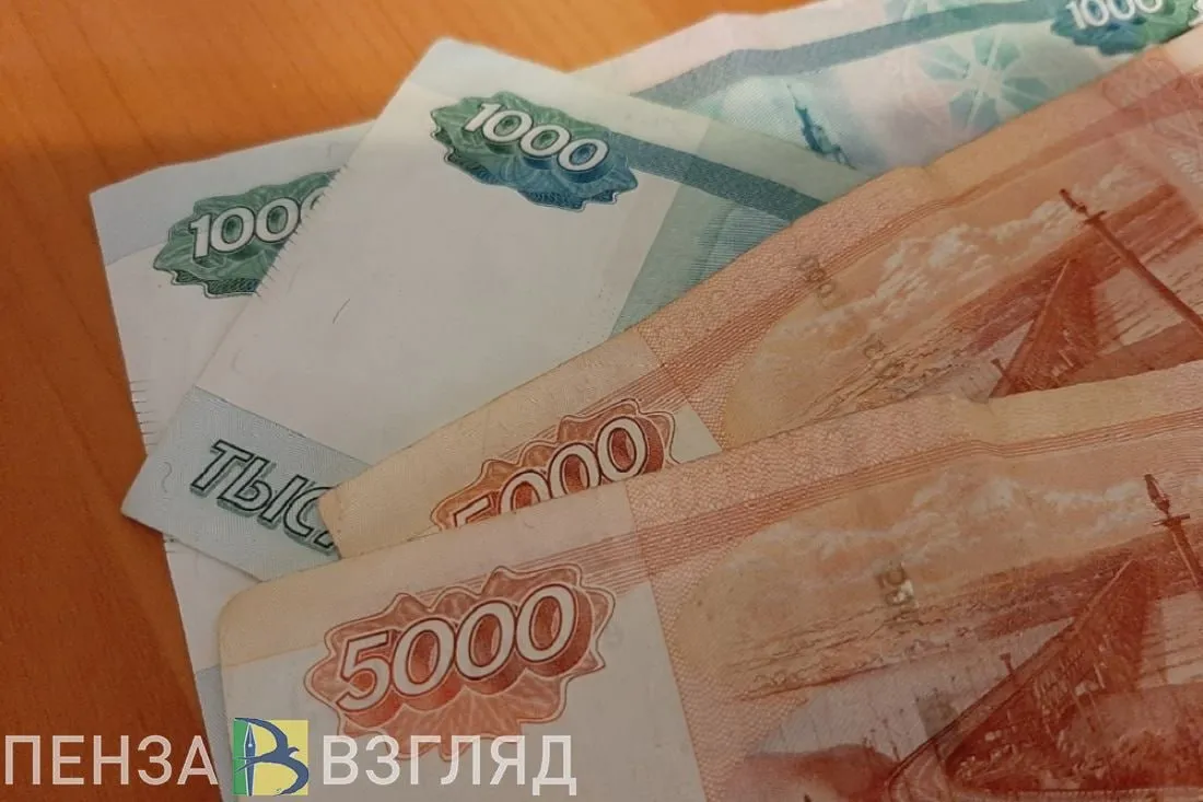 В Пензенской области средняя номинальная зарплата превысила 68 тысяч рублей Росстат опубликовал информацию о средней номинальной начисленной заработной плате в Пензенской области за январь февраль 2026 года По итогам первых двух месяцев 2026 года этот показатель составил 68 тысяч 917 рублей В статведомстве отметили что по сравнению с аналогичным периодом 2025 года он вырос на 13 2 Если брать февраль 2026 года то за этот период средняя номинальная начисленная зарплата в Пензенской области составила 67 тысяч 410 рублей на 11 8 больше чем годом ранее Важно отметить что номинальная начисленная зарплата это общий объем оплаты труда включая налоги В докладе Росстата также сообщается что уровень зарегистрированной безработицы в Пензенской области в марте этого года Чтобы не упустить главное подпишитесь на нас в МАХ