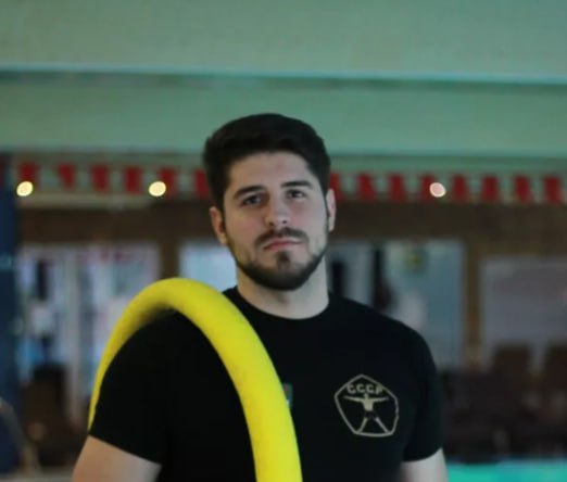 В Босфоре нашли тело предположительно российского пловца Николая Свечникова сообщает агентство IHA Родственница спортсмена заявила РИА Новости что семью Свечникова вызвали на опознание Свечников участвовал в августе в межконтинентальном заплыве в Босфорском проливе в Стамбуле но не финишировал При этом активные поиски спортсмена в Босфоре прекратили еще в конце октября Мать Свечникова ранее объявила что готова вручить награду в размере 500 тысяч лир тому кто предоставит новую информацию о судьбе ее сына Подписаться на РИА Новости