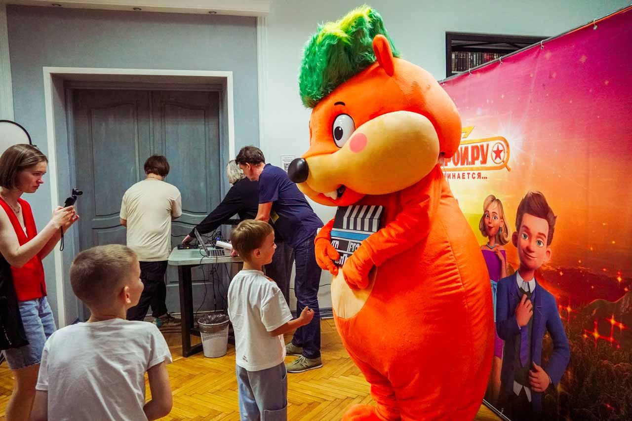 Состоялось торжественное закрытие III Международного анимационного фестиваля "МультПрактика" Этот фестиваль стал настоящим праздником анимации, объединившим более 4000 заявок из 110 стран мира. В конкурсную программу вошли 150 фильмов из 42 стран, включая Китай, Беларусь, Иран, Южную Корею, Ливан, Казахстан, Нидерланды, Францию, Италию, Испанию, Индию, Великобританию, Словению, Египет, Южную Африку, Австралию и страны Латинской Америки. Специальный приз губернатора Воронежской области получила Воронежская мультипликационная студия "Радуга" за мультфильм "Воронеж. Город, в котором я живу"