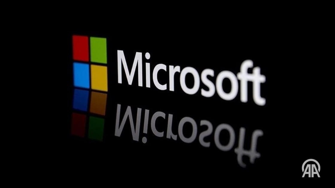 Microsoft инвестирует в Индию 3 млрд долларов  Американская технологическая компания Microsoft объявила о том, что планирует инвестировать 3 миллиарда долларов в течение следующих 2 лет в расширение своей облачной инфраструктуры и инфраструктуры искусственного интеллекта в Индии.  В заявлении компании говорится, что главный исполнительный директор  CEO  Microsoft Сатья Наделла во время своего визита в Индию объявил об инвестиционных планах компании.  Согласно этой информации, компания планирует инвестировать 3 миллиарда долларов в развитие облачной инфраструктуры и искусственного интеллекта в Индии, включая создание новых центров обработки данных в ближайшие 2 года.  ↘ Подробнее на нашем сайте: v.aa.com.tr/3444118     24/7 в сутки с Агентством «Анадолу»