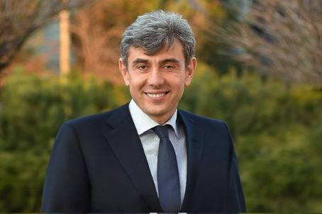 Сергей Галицкий обогнал Павла Дурова в рейтинге доверия россиян Бизнесмен Сергей Галицкий обогнал основателя Telegram Павла Дурова в рейтинге лидеров мнений которым доверяют россияне составленном Ромиром Галицкий находится на 62 м месте а Дуров на 80 м Пятерка лидеров рейтинга с лета не изменилась они расположились в таком порядке тележурналист Владимир Соловьев кинорежиссер Никита Михалков телеведущий Андрей Малахов актер Константин Хабенский шоумен Павел Воля Исследование лидеров мнений проводит Ромир каждый квартал на базе лонгитюдной системы объединяющей 15 тыс домохозяйств и 40 тыс респондентов со всей территории России свои фото видео и истории присылайте нашему боту prostokrd bot Подпишись на наш канал в Telegram MAX