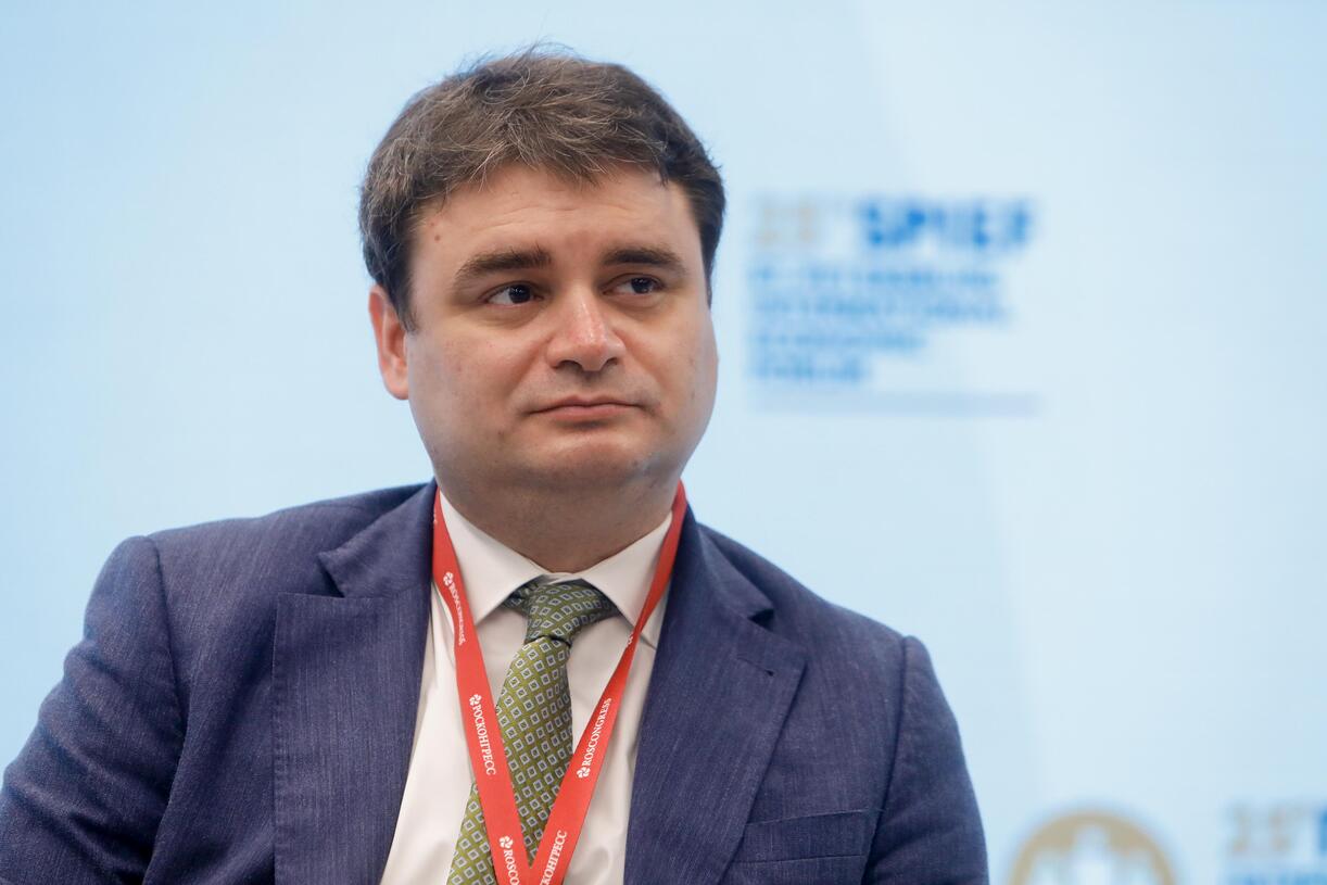Первого замглавы Минпромторга освободили от должности причина МОСКВА 21 октября ФедералПресс Первый заместитель министра промышленности и торговли Василий Осьмаков после более чем 20 летней работы в Минпромторге РФ покинул министерство Подробнее