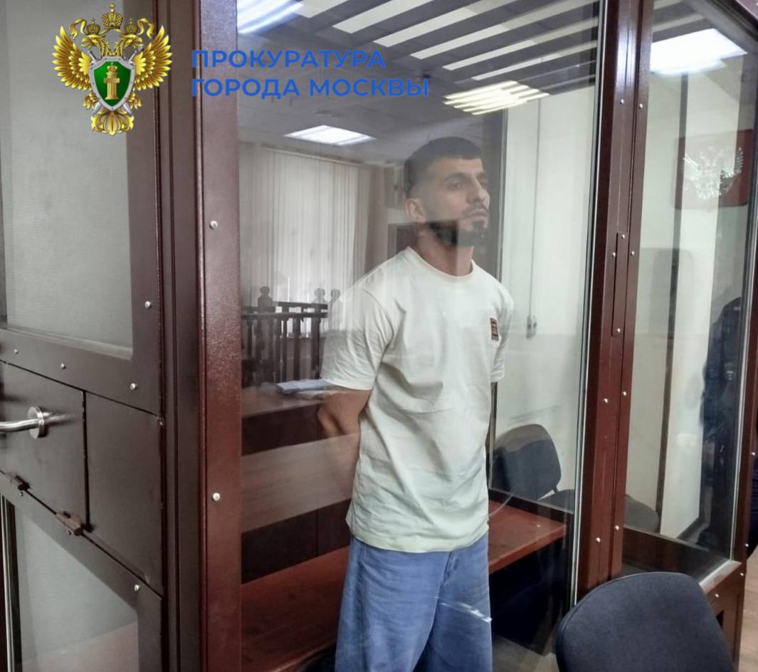 Бойца ММА приговорили к 4 годам колонии за избиение девушки и угрозы убийством Джабраил Алиев летом 2024 года толкнул девушку затем ударил ее несколько раз по голове и рукам Позже он угрожал потерпевшей убийством Подписаться на sportrian