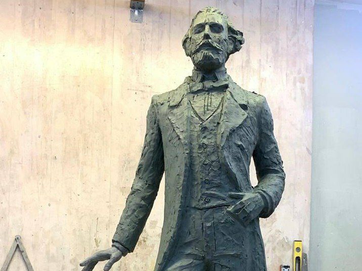 Литературовед, доктор филологических наук, профессор кафедры русского языка и профессиональной коммуникации СГЮА Иван Пырков высказался об инициативе установки памятника Боголюбову в Саратове. Он назвал ее «важнейшей для нашего времени», поскольку «Алексей Боголюбов был не только талантливым живописцем, но и патриотом, горячо любившим страну».  Отметим, губернатор Роман Бусаргин выполнил обещание найти финансирование на установку памятника Алексею Боголюбову в Саратове. Он сообщил, что необходимое финансирование найдено за счет внебюджетных источников.