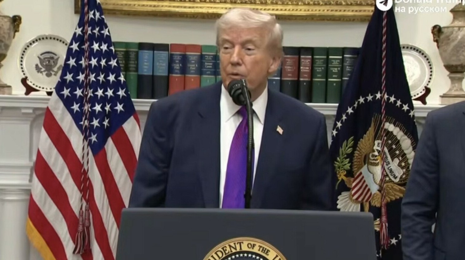 Трамп посетит Китай в апреле для встречи с Си Цзиньпином Дональд Трамп подтвердил визит в Китай в апреле и отметил хорошие отношения с председателем КНР передает ArbatMedia   Прислать новость