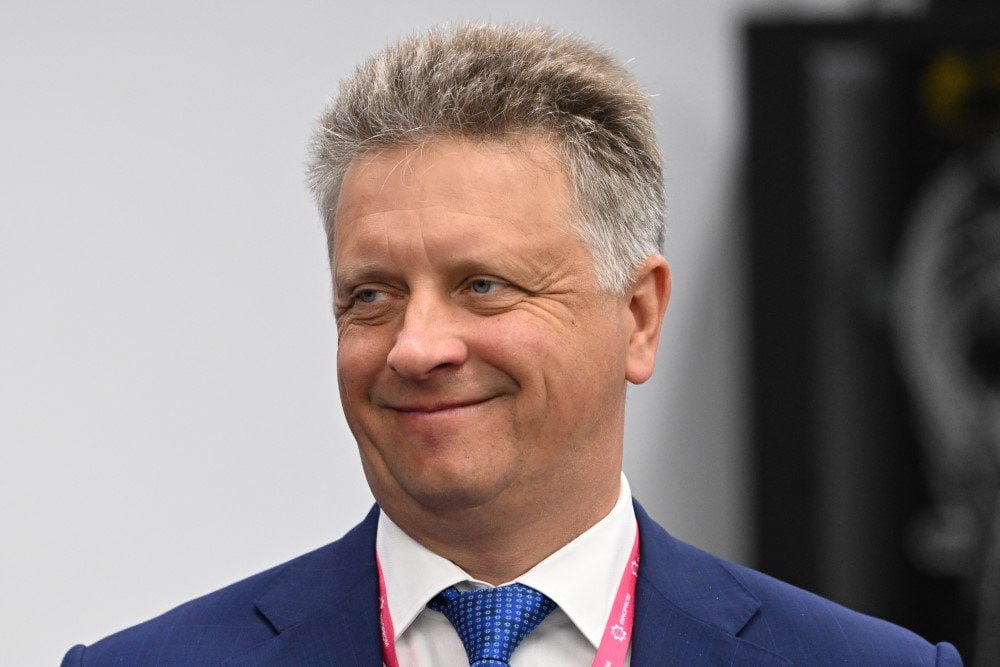 Президент АвтоВАЗа назвал маловероятным возвращение Renault и Nissan По словам главы предприятия Максима Соколова чем больше времени проходит от февраля 2022 года тем меньше вероятность что эти компании вернутся в Россию Все больше инвестиций вкладывается в развитие площадок бывших партнеров увеличивая стоимость возврата для них отметил Соколов Также влияет геополитический фактор Недавно Renault была включена в России в санкционный список в числе европейских компаний связанных с военно промышленным комплексом jkinvest news jkinvest