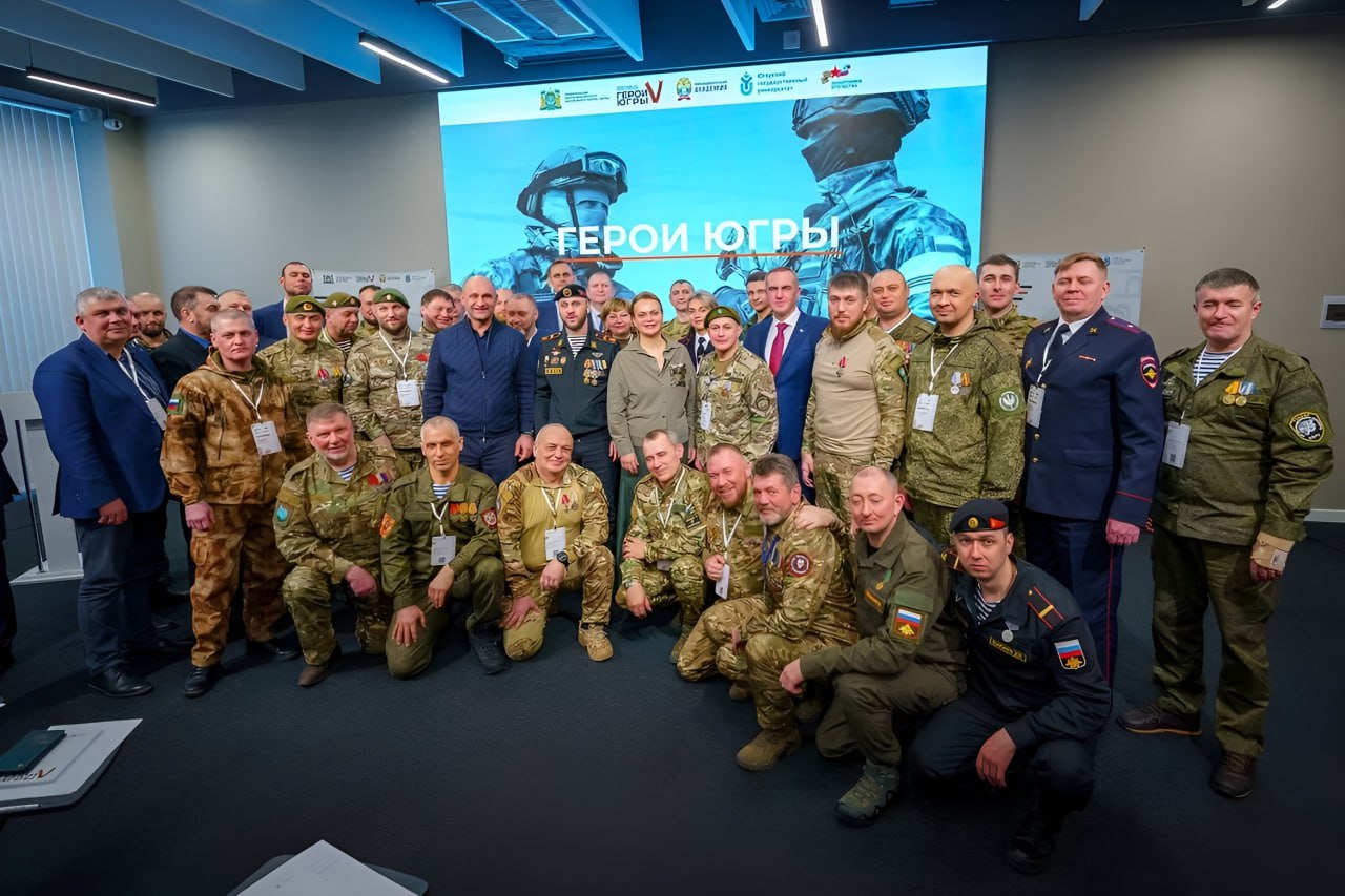 В Югре направят дополнительное финансирование на поддержку военнослужащих и их семей Правительство ХМАО приняло поправки к бюджету региона. Одно из важных направлений, на которое будет направлено больше средств, — помощь участникам специальной военной операции и их семьям. Губернатор Югры Руслан Кухарук отметил, что это основной приоритет для правительства региона. В субъекте уже сейчас действует множество мер для социальной и медицинской адаптации ветеранов. Руководитель югорского филиала фонда «Защитники Отечества» Игорь Илык отметил, что всецело поддерживает инициативу главы региона об увеличении бюджета на помощь участникам СВО. «Нашим ребятам, защищающим Родину, и их семьям, проживающим в Югре, крайне необходима всесторонняя поддержка – как материальная, так и моральная. Сейчас особенно важно объединиться и окружить заботой тех, кто рискует жизнью ради нашего будущего», — сказал он.