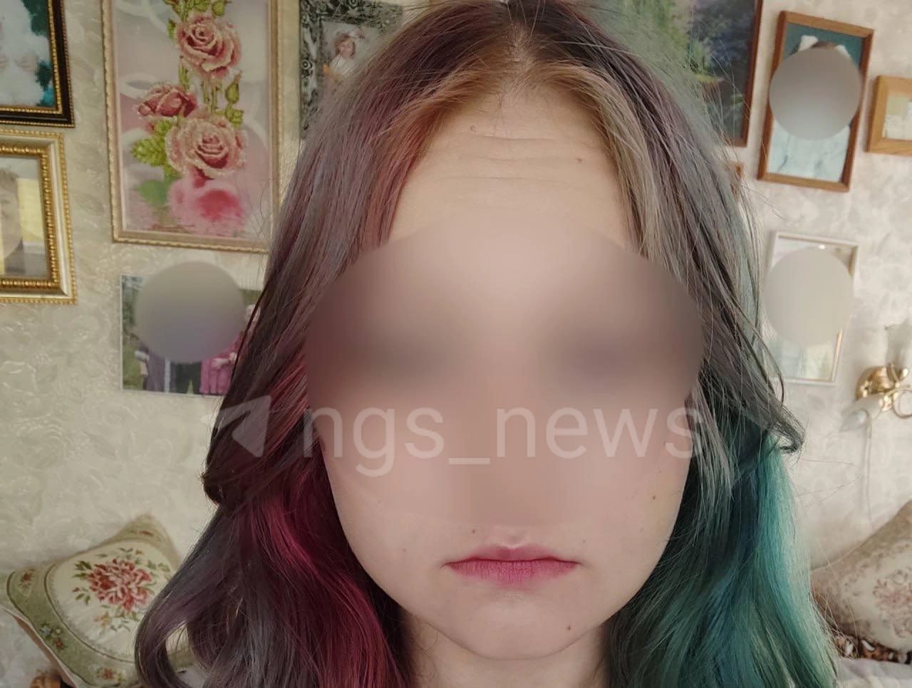 1  2  3   Избитая на заброшке под Новосибирском 14-летняя девочка рассказала   о причинах нападения.  Сначала она сомневалась, стоит ли гулять с этой компанией, но доверилась и пошла. Первые дни всё было хорошо, пока ее не позвали в заброшенный магазин ночью.   — Они просто решили втереться мне в доверие. <...> Мы сидели там, потом она [нападавшая] выпила  явно не воды или сока , покурила. После этого взяла меня за волосы и потащила в другую комнату, где начала очень сильно избивать. Она аргументировала это тем, что я общаюсь с двумя девочками, с которыми общаться нельзя. На самом деле, как мне потом рассказали, ей просто скучно.  Местный житель также рассказал нам, что в здании, кроме них, было еще четверо человек — трое парней и одна девушка, всем по 15-16 лет.   Сейчас девочка чувствует себя хорошо — о случившемся напоминают только синяки на лице.