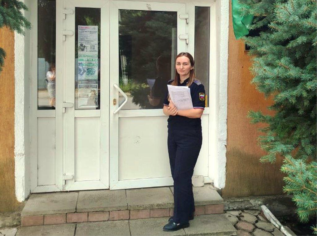 Жительница ЛНР погасила долг чтобы не потерять авто Жительница Белокуракинского района задолжавшая более 3 миллионов рублей по кредиту и штрафам ГИБДД спешно расплатилась с долгами После ареста банковских счетов и ограничения на управление транспортным средством женщина поняла что рискует остаться без своего автомобиля Это стало мощным стимулом для погашения долга в 2 97 миллиона рублей и 37 штрафов на сумму 50 тысяч рублей Не забывайте о своих финансовых обязательствах