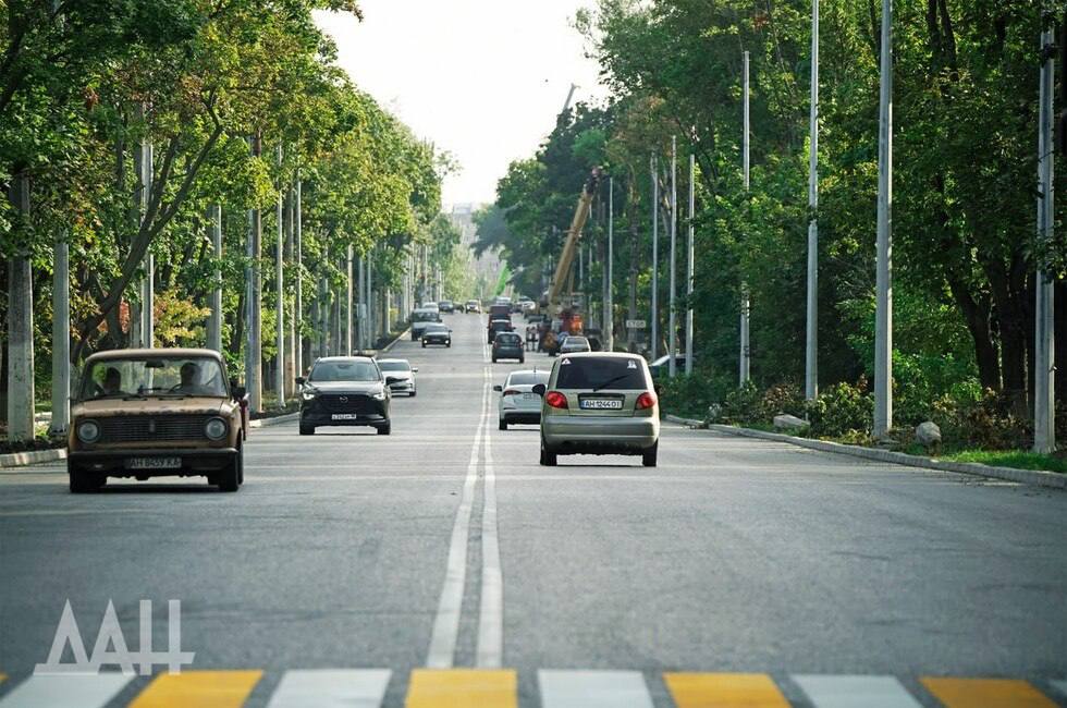 Дончане выбрали дороги, которые в первую очередь отремонтируют в мае Голосование проходило в течение трех дней. По каждому из 6 районов было предложено от двух до четырех вариантов. Сегодня глава городского округа Алексей Кулемзин озвучил улицы-победители, их будут ремонтировать в мае. «Буденновский район: ул. Горностаевская; Калининский район: бул. Шевченко; Киевский район: ул. Левицкого; Куйбышевский район: ул. Виктора Исакова бывшая ул. Черемховская ; Ленинский район: ул. Ивана Ткаченко; Петровский район: ул. Победителей», — написал мэр. Работы являются частью масштабной программы восстановления дорог, которая, по данным Главы ДНР Дениса Пушилина, охватит около 550 км в этом году. Подписаться