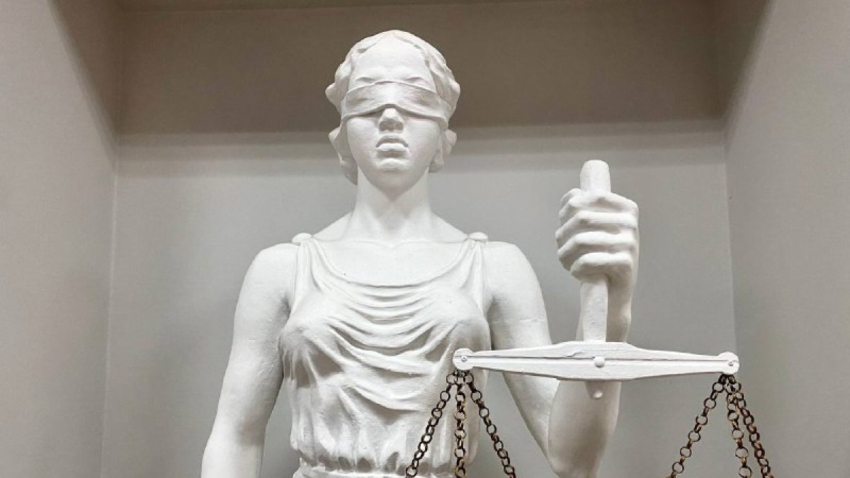 Самарский областной суд оставил в силе приговор экс военкому на 9 лет строгого режима Апелляционная инстанция отклонила жалобы бывшего руководителя военного комиссариата нескольких районов Самары его защитников и одного из свидетелей согласившись с выводами Октябрьского районного суда Первоначальный приговор вынесенный по ч 6 ст 290 УК РФ предполагает наказание в виде 9 лет лишения свободы в колонии строгого режима ГТРК Самара MAX lВК lОК lСАЙТ