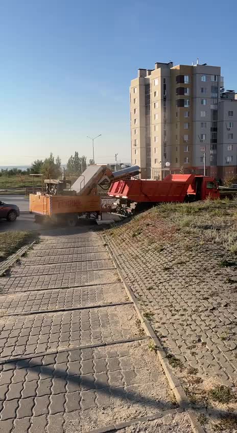 Новые уборочные машины поступили в Первомайский район и Волжский