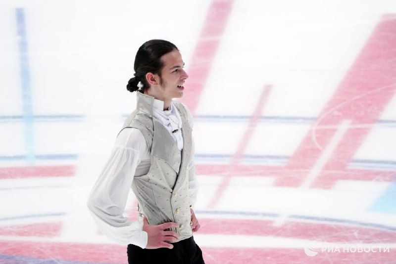 Гуменник выступит на Мемориале Грушмана в Санкт Петербурге Об этом РИА Новости сообщил источник знакомый с ситуацией Гуменник будет заявляться на Мемориал Грушмана сообщил собеседник агентства отметив что первоначально участие в турнире не входило в планы фигуриста Последней проверкой перед Олимпиадой должен был стать чемпионат Санкт Петербурга который пройдет 1 2 февраля но участие в Мемориале Грушмана порекомендовала чемпиону страны Тамара Москвина На чемпионате Санкт Петербурга фигурист не выступит Подписывайтесь на РИА Новости Спорт в MAX