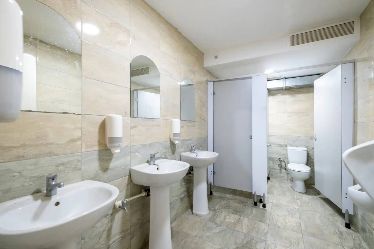 Испанцы начнут строить в Казахстане завод сантехники за 44 млрд тенге в 2026 году Речь о Roca Group ведущей испанской компании в области санитарно технических приборов и мебели для ванн Завод начнут строить в Кызылординской области Он будет специализироваться на производстве керамической санитарной продукции унитазы биде писсуары раковины и мебели для ванных комнат тумбы шкафы и зеркала В правительстве подписали инвестиционное соглашение на 44 млрд тенге Казахстан Испания Экономика centralasianow Подписаться на канал