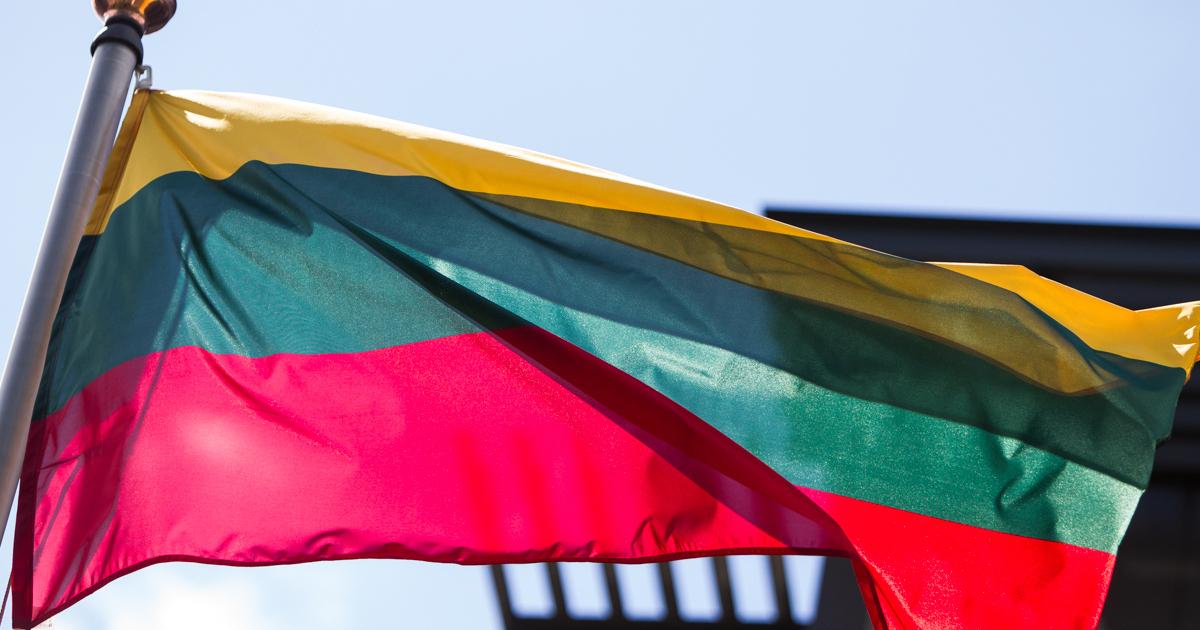 Литовские власти избавились от всех ЛЭП связывавших республику с Калининградской областью Мы завершили символический но важный процесс демонтировали кабели всех линий электропередачи пересекавших литовско калининградскую границу После завершения всех демонтажных работ мы полностью освободимся от ненужной инфраструктуры тем самым ещё больше укрепив нашу энергетическую независимость заявил глава Litgrid Рокас Масюлис В общей сложности демонтируются шесть воздушных линий три из которых проходят через Калининградскую область Работы включают в себя снятие кабелей и изоляторов ликвидацию опор благоустройство территории а также освобождение участков от ограничений на их использование Завершить процесс планируется к середине 2027 года