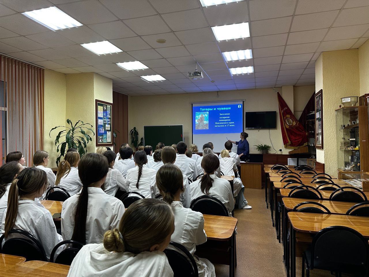 Учебные заведения Пензенской области вошли в 100 самых активных лекториев общества Знание Пензенский государственный университет Пензенский базовый медицинский колледж Военный учебный центр имени Героя Советского Союза полковника В Ф Шишкова Пензенский государственный аграрный университет вошли в федеральный рейтинг по количеству лекториев Знания по итогам третьего квартала При формировании рейтинга лучших учитывались несколько ключевых параметров количество проведенных мероприятий охват аудитории и уровень удовлетворенности слушателей В ноябре и декабре на базе ста самых активных площадок пройдут встречи ведущих лекторов Общества Знание в рамках проектов Знание Лекторий Знание Герои и Знание Наука