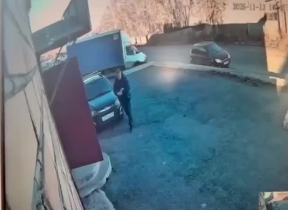 В Челябинской области Газель загорелась после наезда на бордюр, повредив легковушку