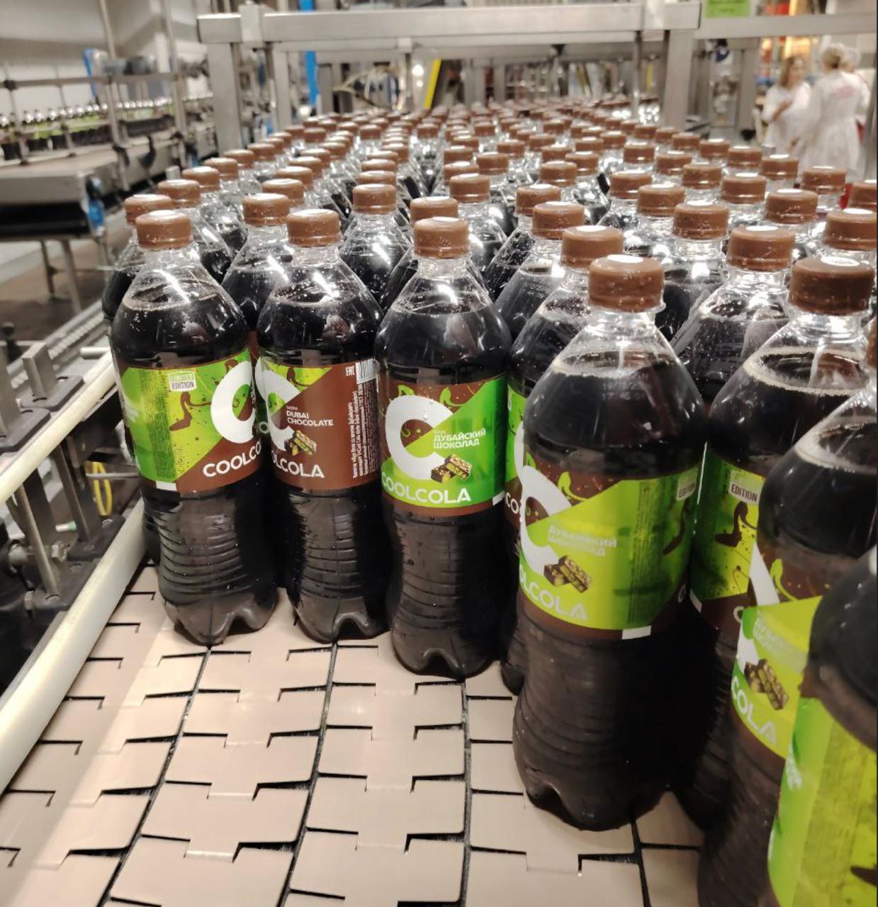В России запускают лимитку — CoolCola со вкусом дубайского шоколада.  Напиток будет доступен до конца 2025 года, а на полках появится уже в ближайшие дни.    media