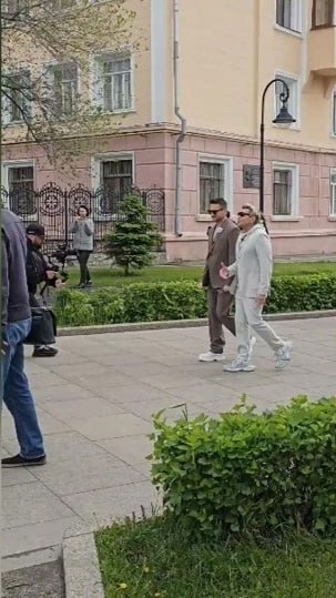 Баскова и Лазарева видели в Омске. Они приехали туда специально для проведения отборочного тура вокального проекта «Ну-ка, все вместе!». Читай Омск Первый #Омск #Омскаяобласть #Омскновости #НовостиОмска #Омскаяобластьновости #новостиОмскойобласти #Басков #Лазарев #Нукавсевместе