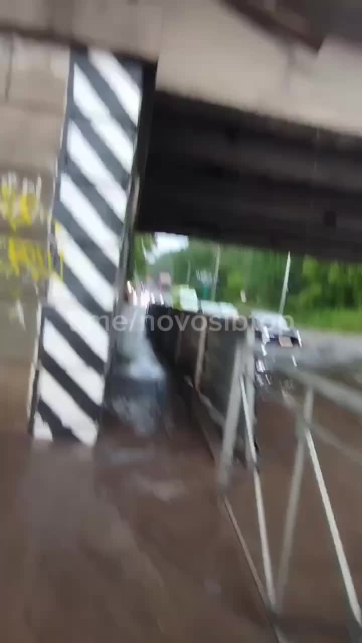 Потоп на улицах Новосибирска после сильного дождя