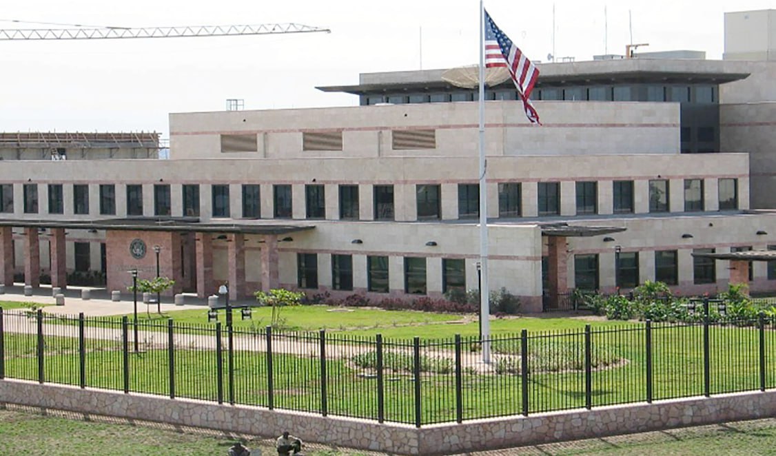 Правительство Мали повысило визовые сборы для граждан США вслед за аналогичным шагом американской администрации в отношении долгосрочных виз Ведомство напомнило что с 23 октября США вводят оплату в размере 5 и 10 тыс долларов для получения гражданами Мали долгосрочных виз типа B 1 B 2 Министерство выражает сожаление в связи с односторонним решением правительства США которое нарушает положения Соглашения о введении многократных виз В соответствии с принципом взаимности Мали решает ввести аналогичные визовые сборы налагая на граждан США те же условия и требования что и на граждан Мали говорится в сообщении В министерстве также заявили о готовности властей Мали к диалогу с правительство США и сотрудничеству в области борьбы с нелегальной миграцией Африканская инициатива Подписаться