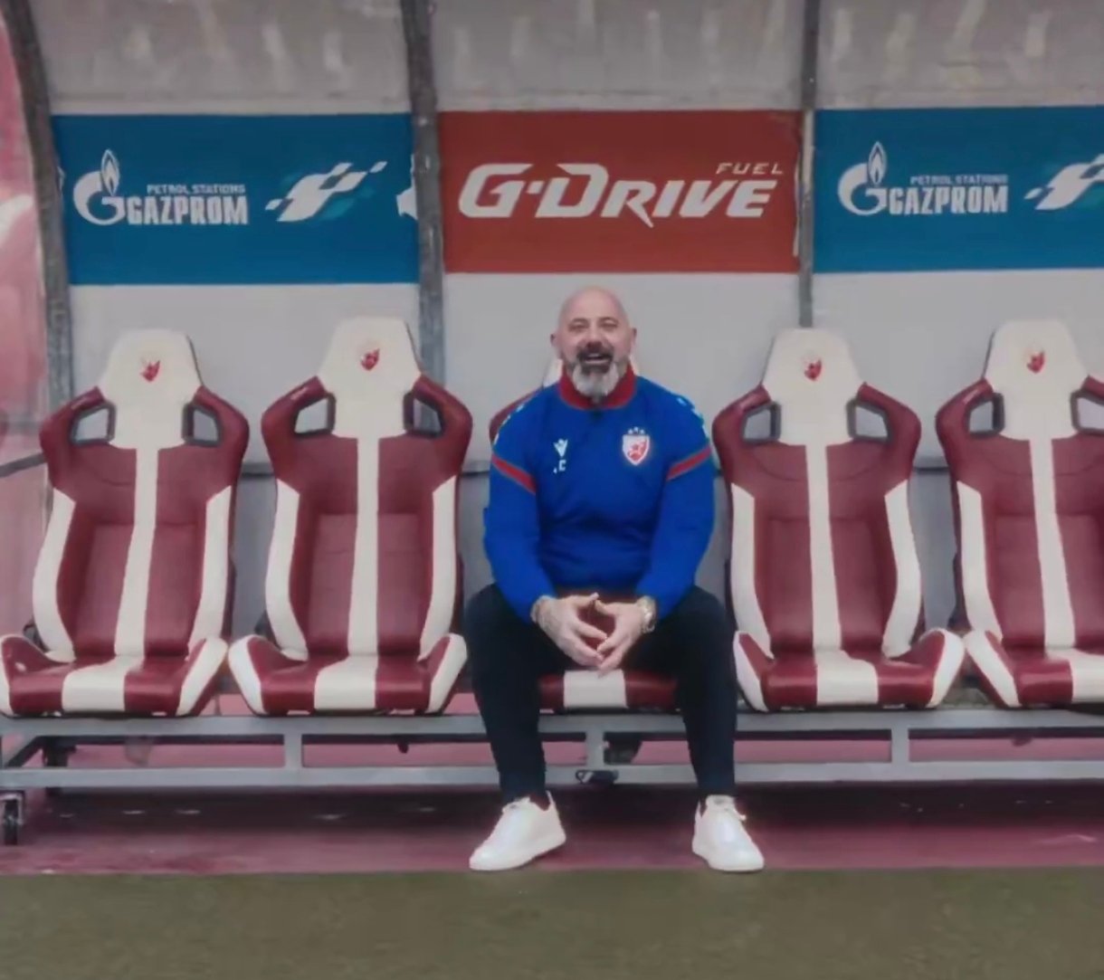 Официально Деян Станкович снова возглавил Црвену Звезду Экс наставник Спартака вернулся в белградский клуб с которым ранее трижды выигрывал чемпионат Сербии