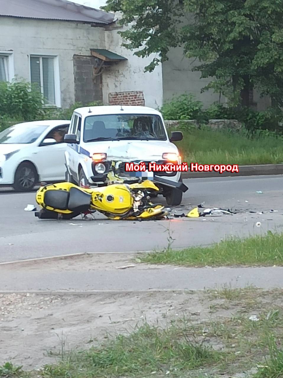 В Кулебаках участковая за рулем полицейского автомобиля столкнулась с мотоциклистом  Водителя мотоцикла с травмами доставили в больницу. Проводится служебное расследование, сообщили в полиции.  Подпишись \ Предложи новость