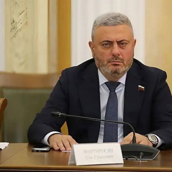Судимый за грабеж Мартиросян стал депутатом Сочи Сос Мартиросян бывший глава армянской диаспоры в Сочи ранее судимый за групповое разбойное нападение набрал почти 31 голосов и стал депутатом курорта По закону он мог участвовать в выборах ведь судимость погашена Мартиросян утверждает что диаспора не занимается политикой а сохраняет культурную идентичность