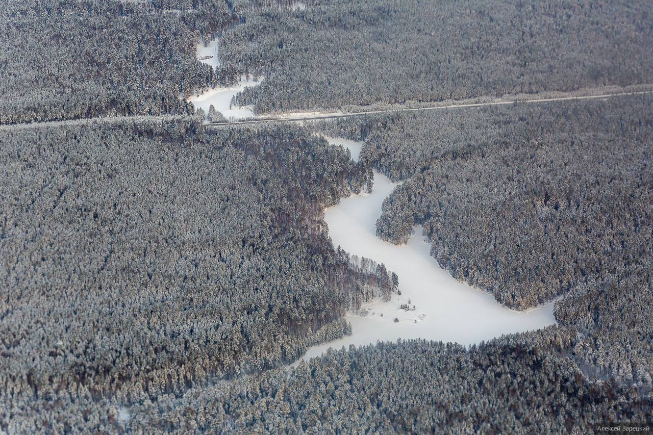 План по восстановлению лесов региона перевыполнен на тысячу гектаров В 2025 году на Среднем Урале завершили масштабные работы в рамках восстановления лесов на площади 33 2 тысячи гектаров Специалисты высадили сосны и ели выращенные в местных питомниках Искусственное восстановление охватило 10 7 тысячи гектаров содействие естественному 22 1 тысячи Достигнутый результат это слаженная работа арендаторов лесных участков Уральской авиабазы муниципалитетов волонтеров и бизнеса отметил губернатор Денис Паслер Также для защиты лесов от пожаров и незаконных вырубок лесничества получили 13 новых беспилотников леса нужно беречь Подписаться на 4 канал Мы в MAX