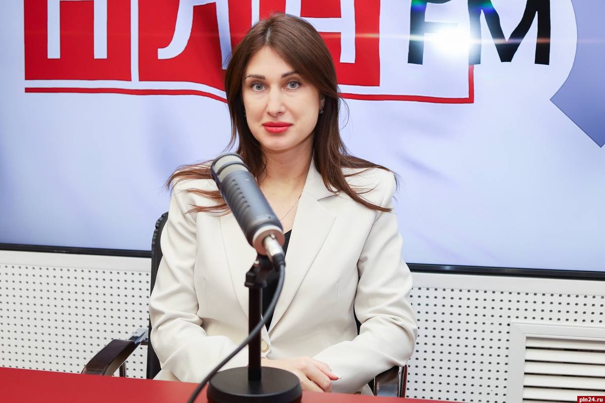 Мошенникам удалось взломать страницу врио министра спорта Псковской области Временно исполняющая обязанности министра спорта Псковской области Галина Овсова стала жертвой кибермошенников её личная страница в социальной сети сегодня была взломана Об этом она сообщила в беседе с корреспондентом Псковской Ленты Новостей На взломанной странице появилась информация о зачислении 143 865 рублей на банковский счёт через маркетплейс Галина Овсова Да у меня сегодня была заблокирована страница в связи с рассылкой какого то спама Сейчас я доступ восстановила Предупреждение о взломе поступило ориентировочно в 15 часов В настоящий момент доступ к странице врио министра восстановлен