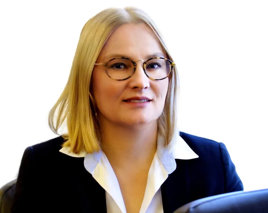 Заместителя главы региона руководителя аппарата Наталью Киселеву освободили от должности С сегодняшнего дня она не работает в структуре исполнительных органов администрации Томской области И в целом губернатор Владимир Мазур упразднил эту должность   obzor city news 669997 Подпишись на ТО