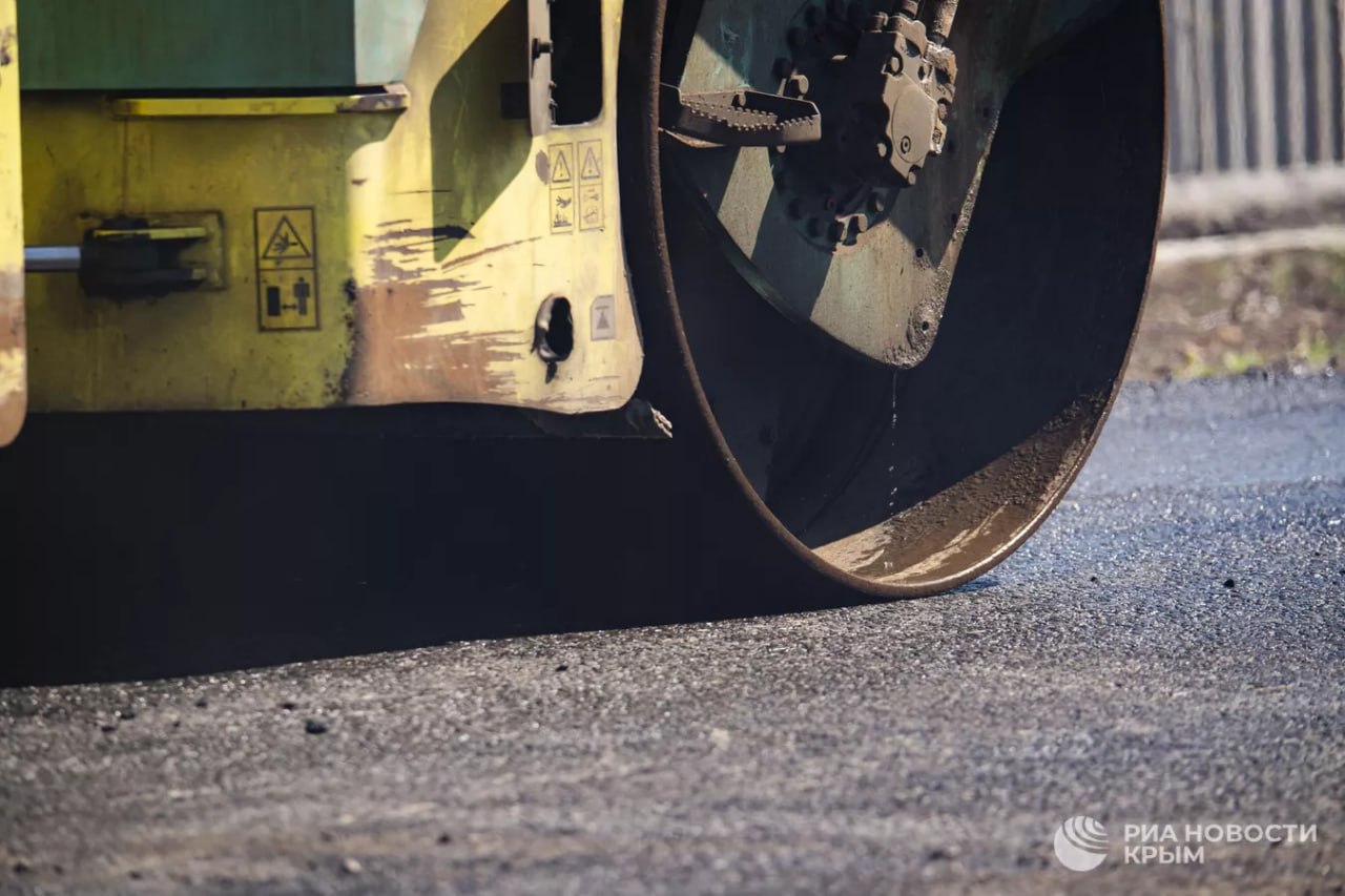 В Севастополе начали ремонтировать Днепровский мост вводятся ограничения Это не капитальный ремонт поэтому работы не продлятся долго сообщили в правительстве города Дорожники ремонтируют деформационные швы моста и обустраивают защиту низовых плит и балок пролетного строения говорится в сообщении Уточняется что движение будет частично ограничено до 20 декабря Автомобилистов просят учитывать эту информацию при планировании маршрута на этом участке могут появиться заторы Тем кто едет со стороны Ялтинского кольца рекомендуют использовать путь через проспект Генерала Острякова Камышовое шоссе и улицу Хрусталева 0 Подписаться на РИА Новости Крым в Telegram MAX VK