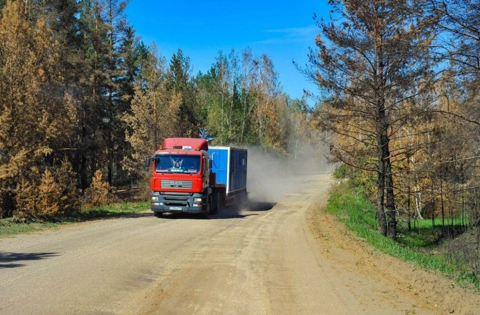 В Арбитражный суд Челябинской области поступил иск о взыскании с ООО «УралДорСтрой» 100,3 млн рублей ущерба при капитальном ремонте дороги Фершампенуаз – Париж - железнодорожная станция Джабык.   Как сообщили в прокуратуре Челябинской области, 76 млн рублей - за ненадлежащее исполнение госконтракта, 24 млн рублей - проценты за пользование чужими деньгами.   - Установлено, что фактически ООО «УралДорСтрой» в ремонте использовал более дешевые материалы, которые не предусмотрены сметой и проектов, - сообщили в областной прокуратуре. - При этом работы были приняты и оплачены миндортрансом в полном объеме.   Напомним, поручение построить дорогу  дал президент России Владимир Путин. Правительство выделило 465 млн рублей. Капитальный ремонт необходимо было выполнить на 20-километровом участке. Подрядчика долго не могли найти. Единственным участником торгов стало ООО «УралДорСтрой».