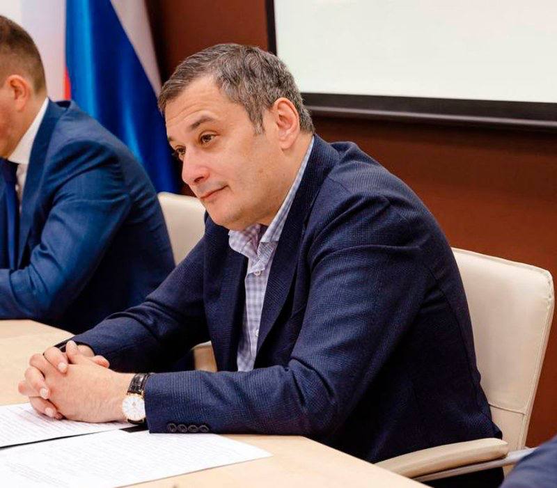 Александр Хинштейн разыгрывает 2 билета на спектакль Ревизор театр Олега Табакова Художественный руководитель театра и исполнитель главной роли Владимир Машков отказался от своей брони на два места в зале Решили подарить их кому то из моих подписчиков Чтобы стать участником розыгрыша нужно нажать на кнопку ниже Победителя выберет бот путём случайной выборки Его имя объявлю уже в понедельник написал Александр Хинштейн в своем тг канале Подпишись на Курск 1