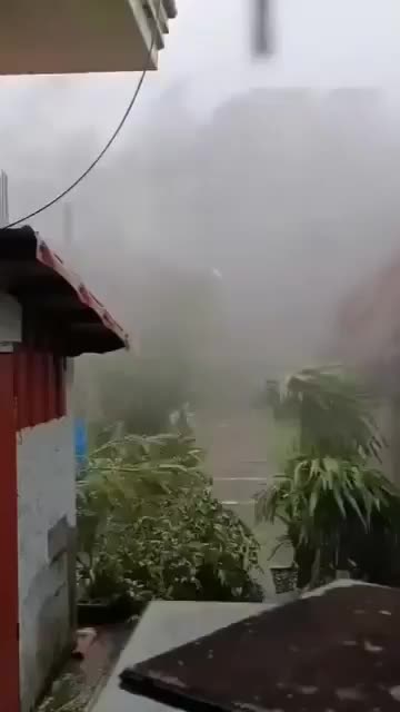 На Филиппинах эвакуированы 100 тысяч человек из-за тайфуна Фунг Вонг