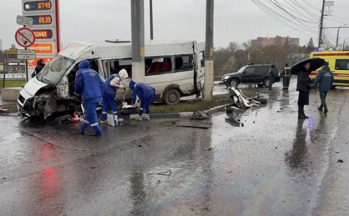 Количество погибших в аварии на Пролетарском мосту увеличилось до четырех Пострадали 19 человек   newstula ru fn 1746935 html Количество погибших в аварии на Пролетарском мосту в Туле увеличилось до четырех Известно о 19 пострадавших к этому часу   Прислать новость Подписаться